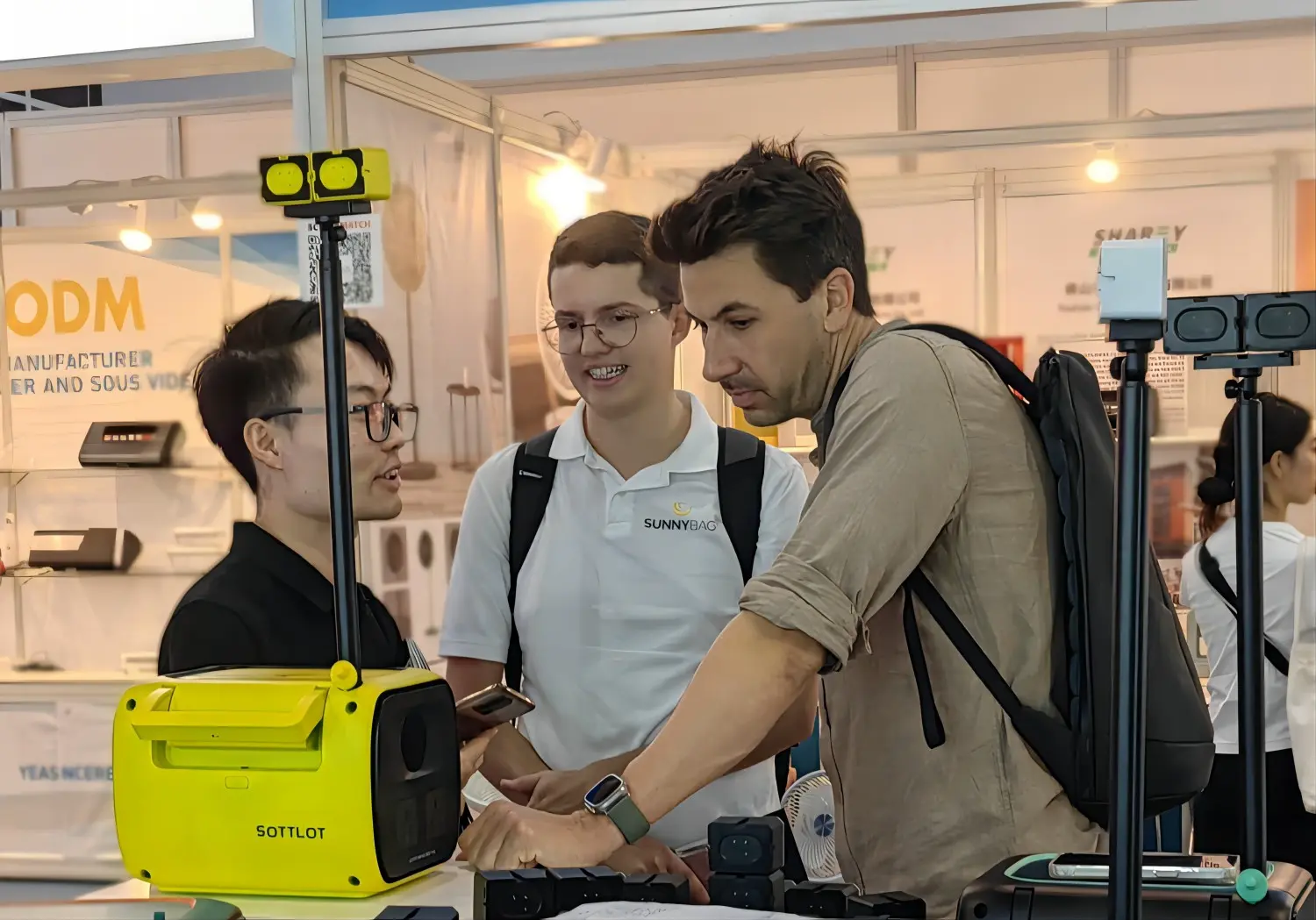 SOTTLOT New Energy's Alpha800 Portable Power Station Garners Attention at Hong Kong Electronics Fair